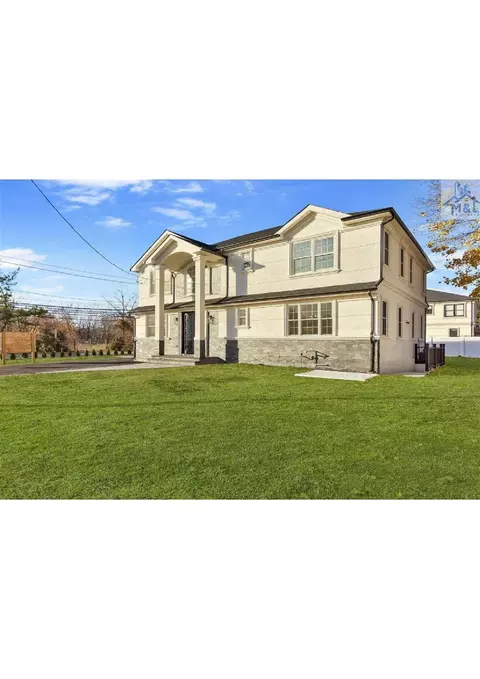74 Walter Ave, Hicksville, NY 11801