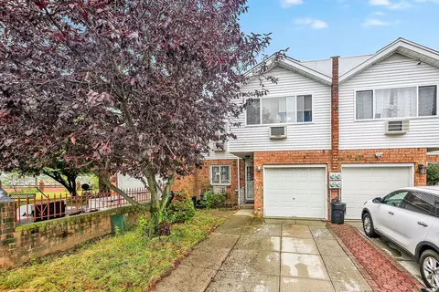 303 Howe Ave, New York, NY 10473