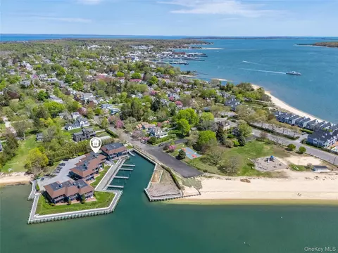 131 6th St #G7, Greenport, NY 11944