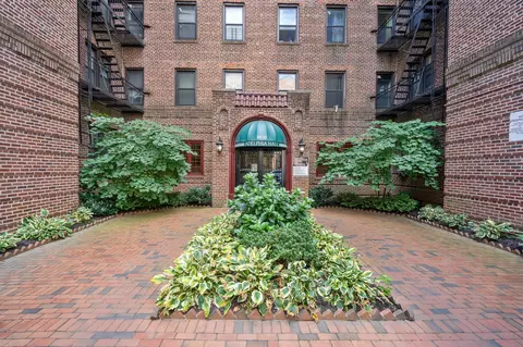 89-10 35 Ave #F2L, New York, NY 11372