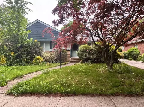 75-15 196th Pl, New York, NY 11366