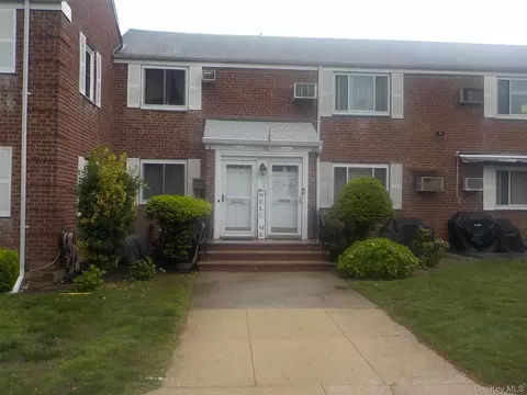 261-34 Langston Ave #E-2, Glen Oaks, NY 11004