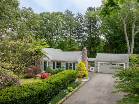 23 Severin Pl, Huntington, NY 11743