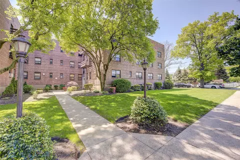 218-10 43rd Ave #3D, New York, NY 11361