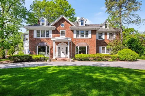 7 Willow Rd, Woodmere, NY 11598