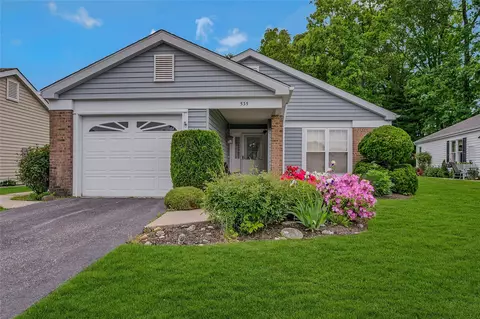 535 Stratford Ln, Ridge, NY 11961