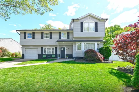 45 Longworth Ave, Dix Hills, NY 11746