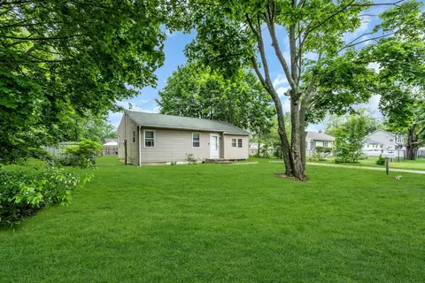 625 Scherger Ave, Brookhaven, NY 11772