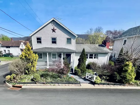 49 N Chestnut St, Beacon, NY 12508
