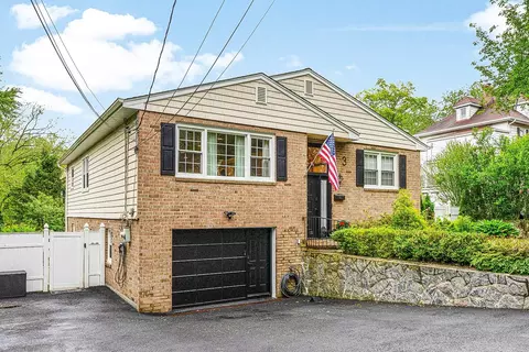 3 Cross Rd, Greenburgh, NY 10502