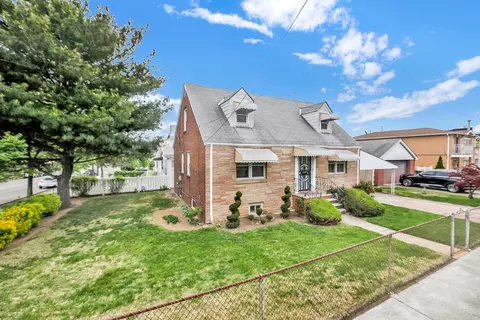 10405 185th St, New York, NY 11412