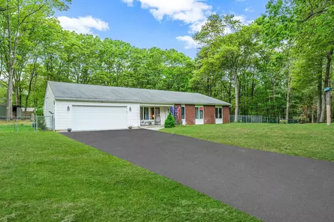 36 Scout Trl, Ridge, NY 11961