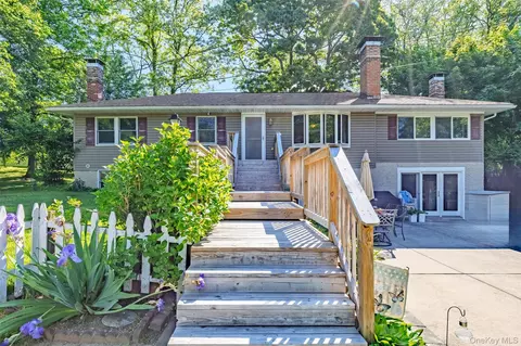 218 Cliff Rd W, Wading River, NY 11792