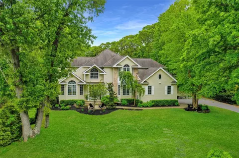 12 Mill River Rd, Setauket, NY 11733