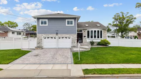 3161 Grand Ave, Baldwin, NY 11510