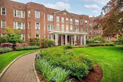 101 Old Mamaroneck Rd #1B1, White Plains, NY 10605