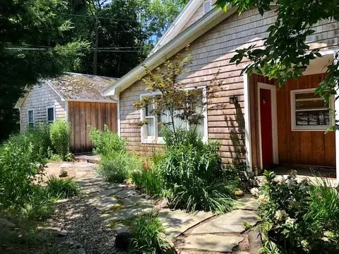 331 Thompson St, Port Jefferson, NY 11777