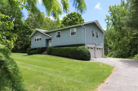 25 Cypher Ln, Beekman, NY 12570