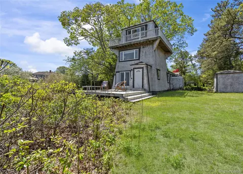 55 W End Ave, East Quogue, NY 11942