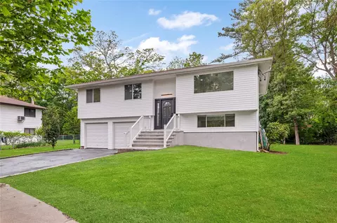 155 Brooklyn Ave, Huntington, NY 11743