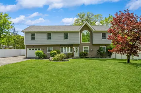8 Ludwig Dr, Monroe, NY 10950
