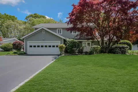 81 Patricia Ln, South Setauket, NY 11720