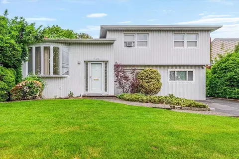 720 Jay Way, Baldwin, NY 11510
