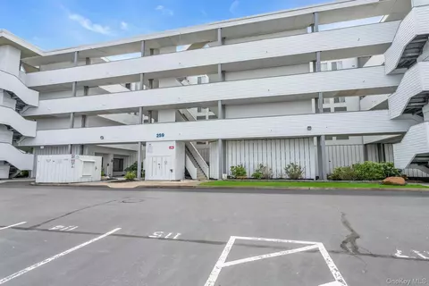 265 Dune Rd #128, Westhampton Beach, NY 11978