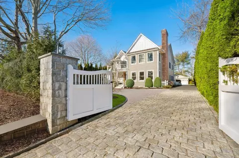 575 Hampton Rd, Southampton, NY 11968