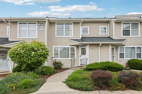 22 Knightsbridge Ct, Clarkstown, NY 10954
