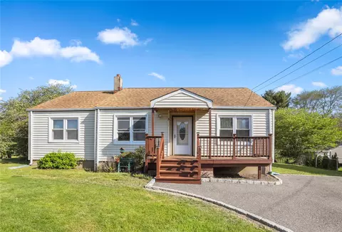 3 Artist Blvd, Middle Island, NY 11953
