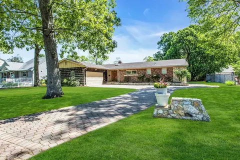 25 Secatogue Ave, East Islip, NY 11730