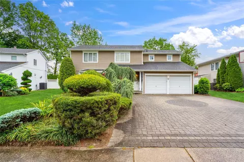 26 Brookfield Rd, North Hempstead, NY 11040
