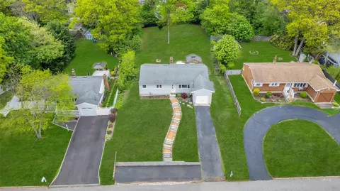327 Peconic St, Ronkonkoma, NY 11779
