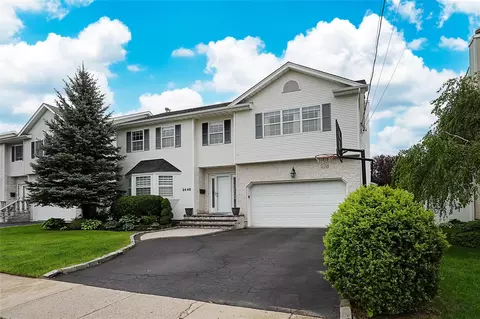 2448 6th Ave, East Meadow, NY 11554