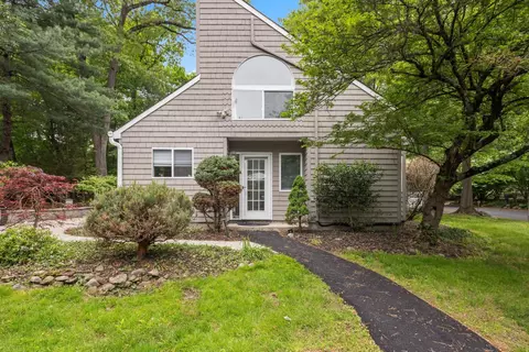 37 Hickory Hill Ln, Orangetown, NY 10983