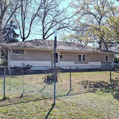 49 Overland Ave, Amityville, NY 11701