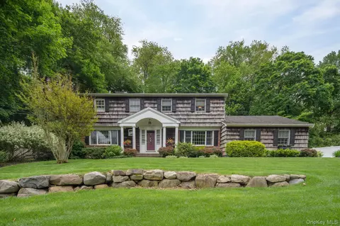 322 W Hills Rd, Huntington, NY 11743