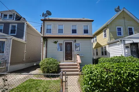 90-62 204th St, New York, NY 11423