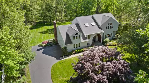 47 Londonderry Ln, Somers, NY 10589