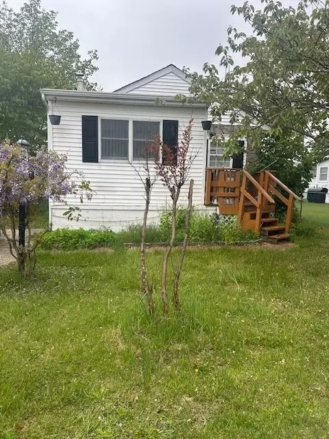 80 Bayview Dr, Mastic Beach, NY 11951