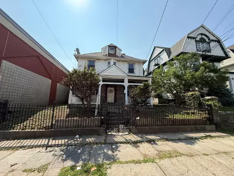 39 Livingston Ave, Yonkers, NY 10705