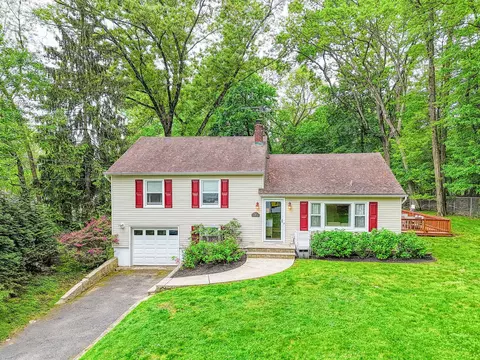 53 Millspaugh Ln, Clarkstown, NY 10954