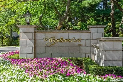 100 Hilton Ave #M9, Garden City, NY 11530