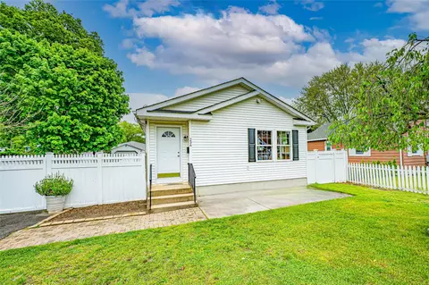 236 Fishel Ave, Riverhead, NY 11901