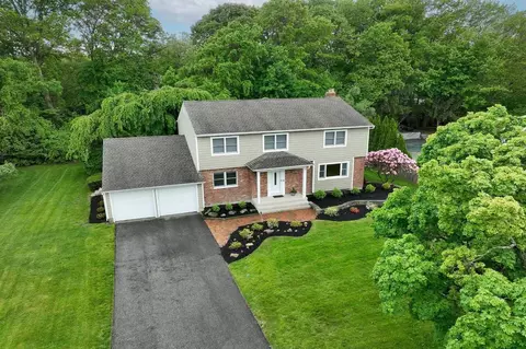 59 Twin Oaks Dr, Kings Park, NY 11754