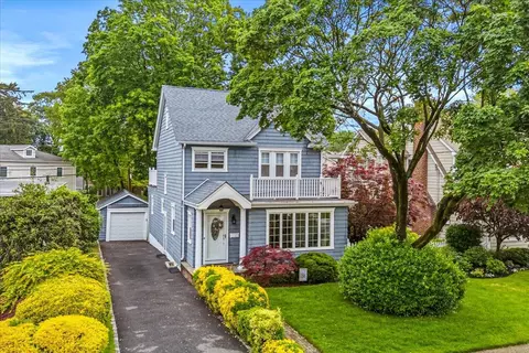 23 Beechwood Ave, North Hempstead, NY 11030