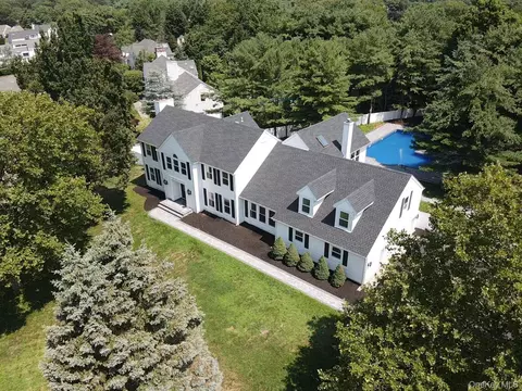 1 Miller Farms Ct, Miller Place, NY 11764