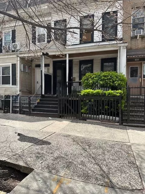 302 E 169th St, New York, NY 10456