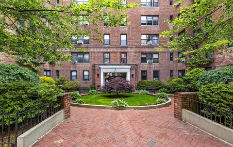 67-71 Yellowstone Blvd #3-L, New York, NY 11375